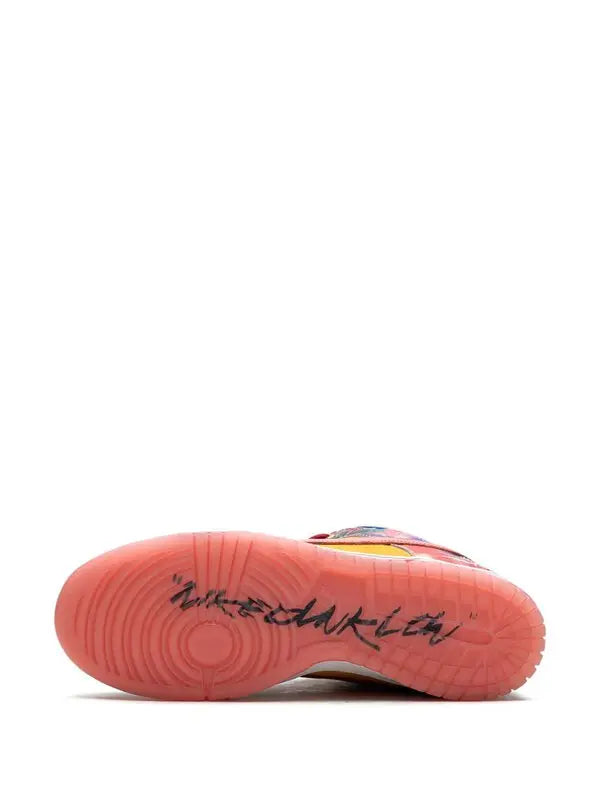 Dunk Low Sb Friends & Family Futura Laboratories Sunblush Sneakers - Pink