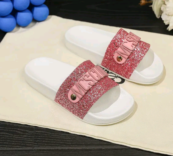 Moschino Couture!
Logo Glitter Slides