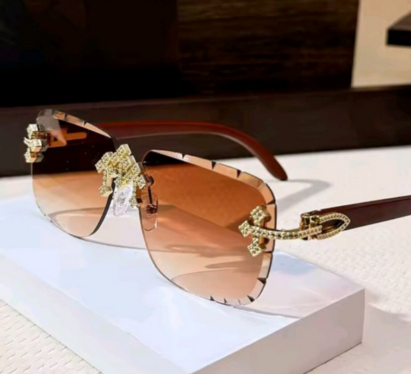 Chrome Hrt Elegant Black Sunglasses with Gold Accents