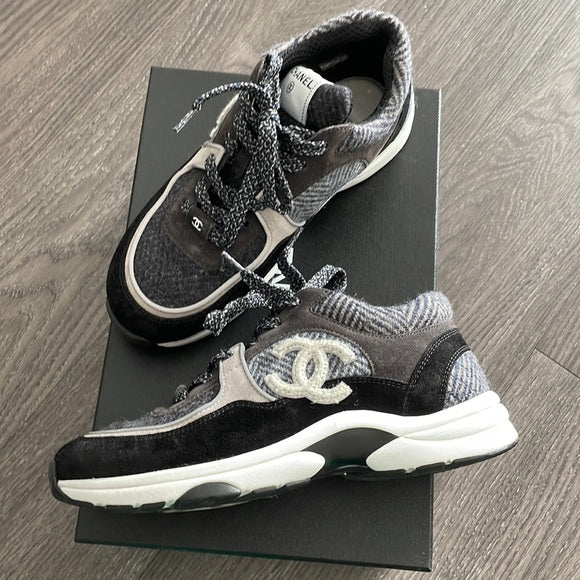 CHANEL X Womens Low-Top Sneakers