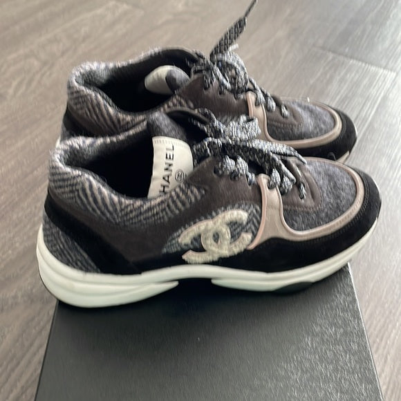 CHANEL X Womens Low-Top Sneakers